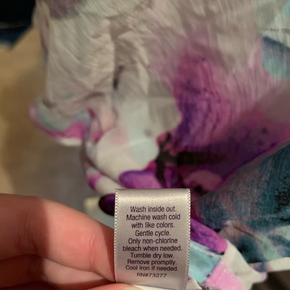 😁   SOLD 😁  Jennifer Lopez Blouse - Picture 6 of 6